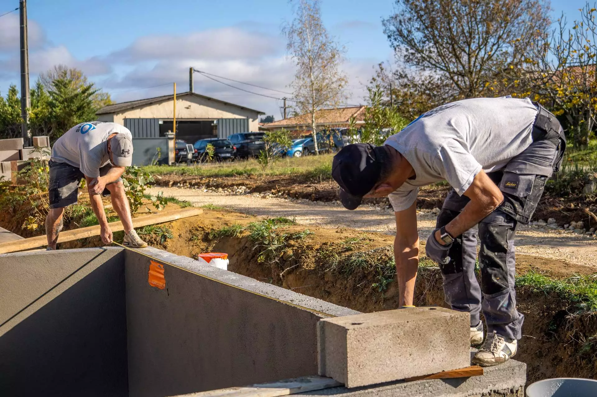 Pose des blocs du bassin